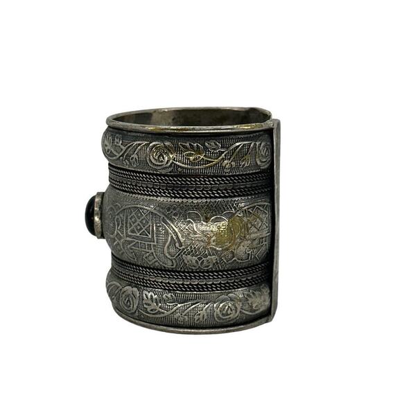 Silver Plated Elephant Cuff Bracelet Floral Etched Black Cabochon Wide Bohemian - Picture 4 of 10